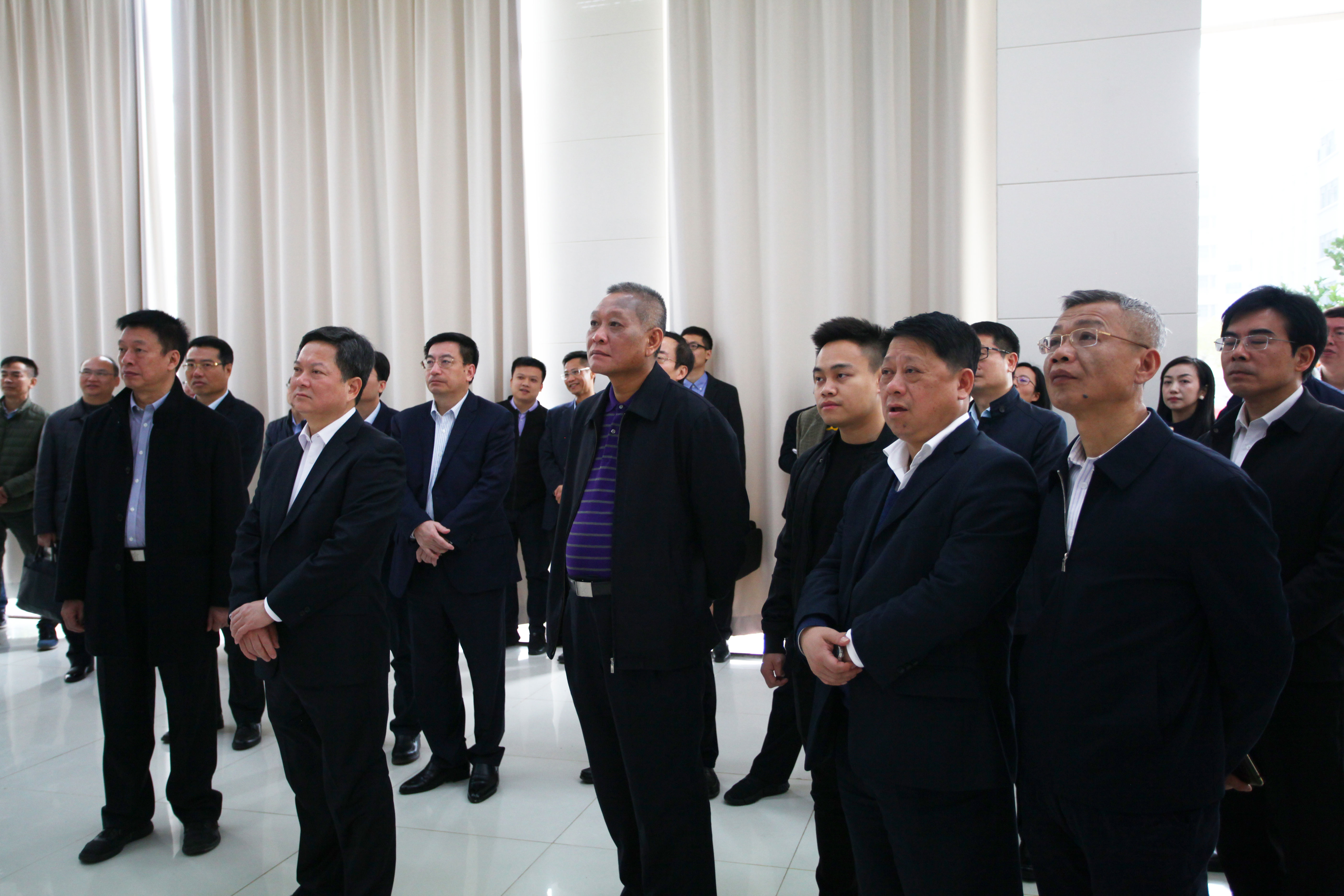 汕头市委书记方利旭带队莅临广东amjs澳金沙门线路首页电气调研